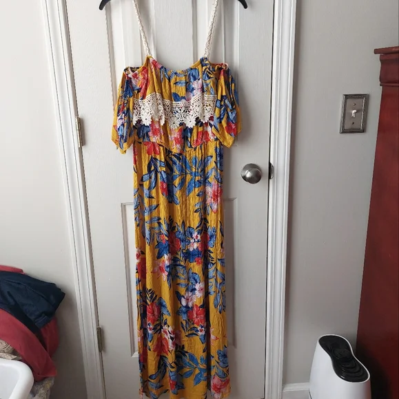 No Boundaries - Tropical Print Yellow Off-The-Shoulder Maxi Dress w/ Slit - Picture 3 of 12